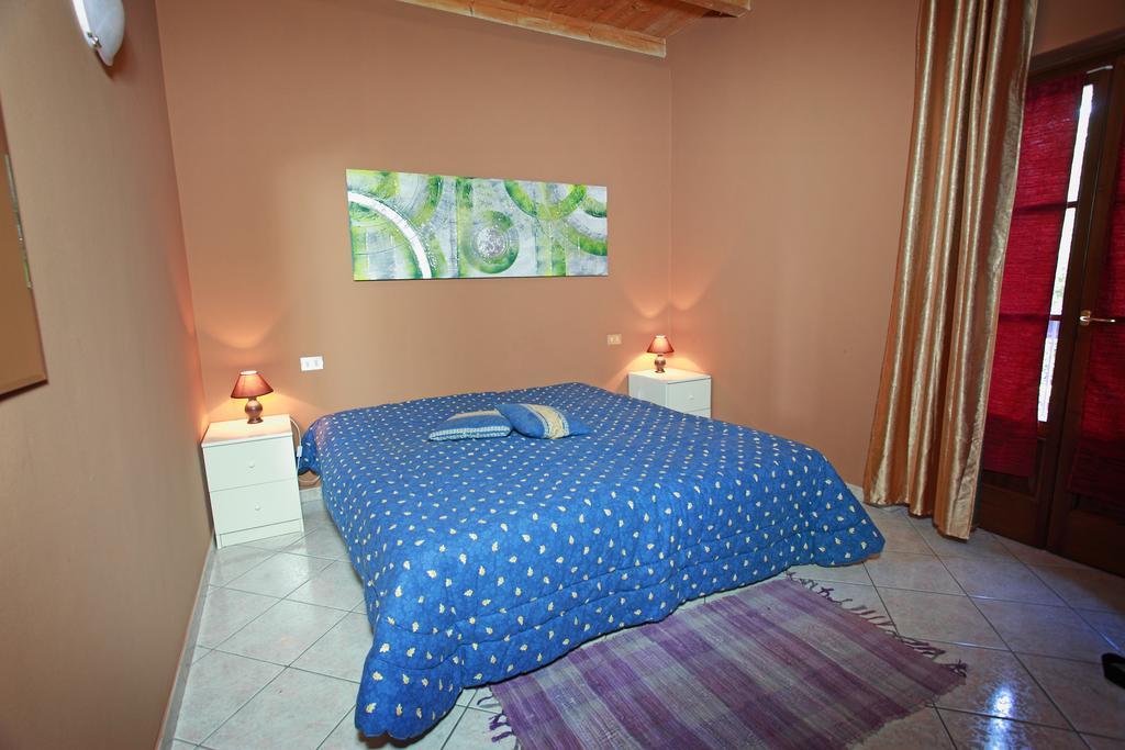 Вілла Agriturismo Licensi Del Bresa Монцамбано Номер фото